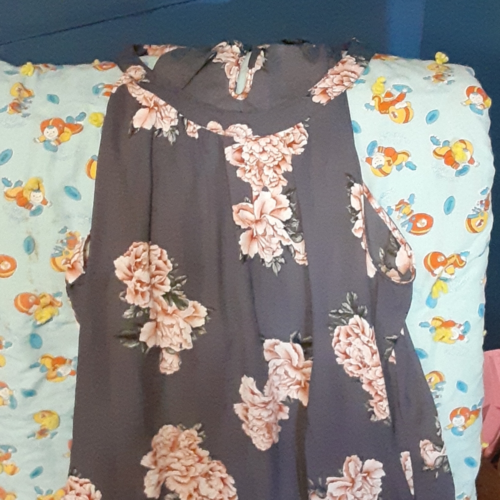 Torrid size 2 sleeveless top